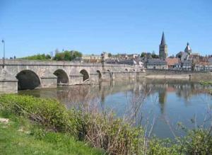 Die Loirebrücke in La Charite sur Loire